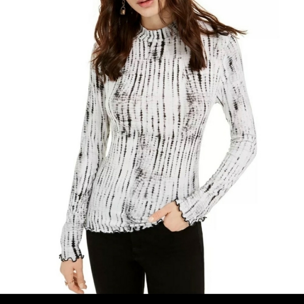 Rebellious one lettuce hem top. Sz medium
